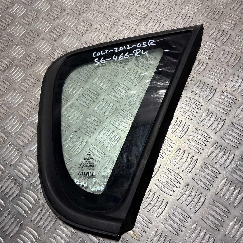 MITSUBISHI COLT MK6 Z30 5 DR REAR RIGHT QUARTER WINDOW GLASS 2004-2013 MR957060