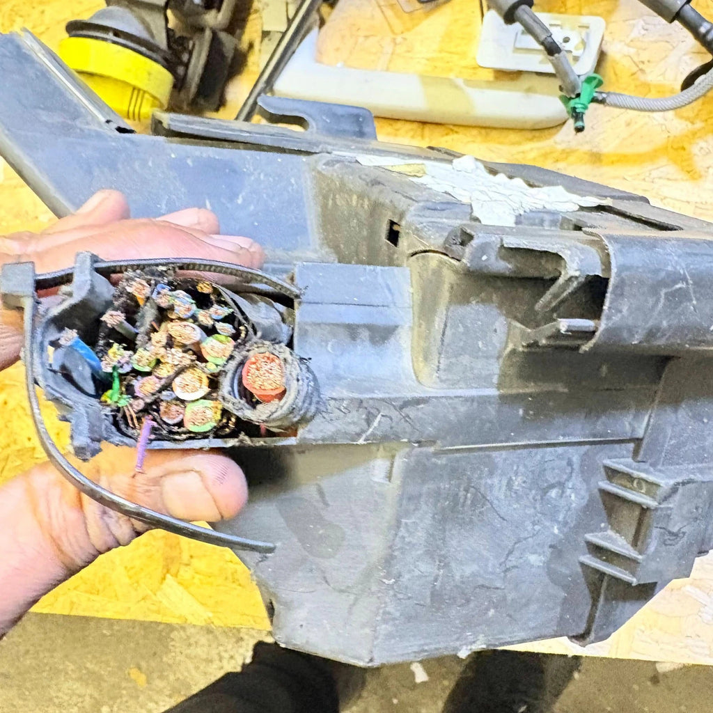 FORD FIESTA 2011 FUSE BOX