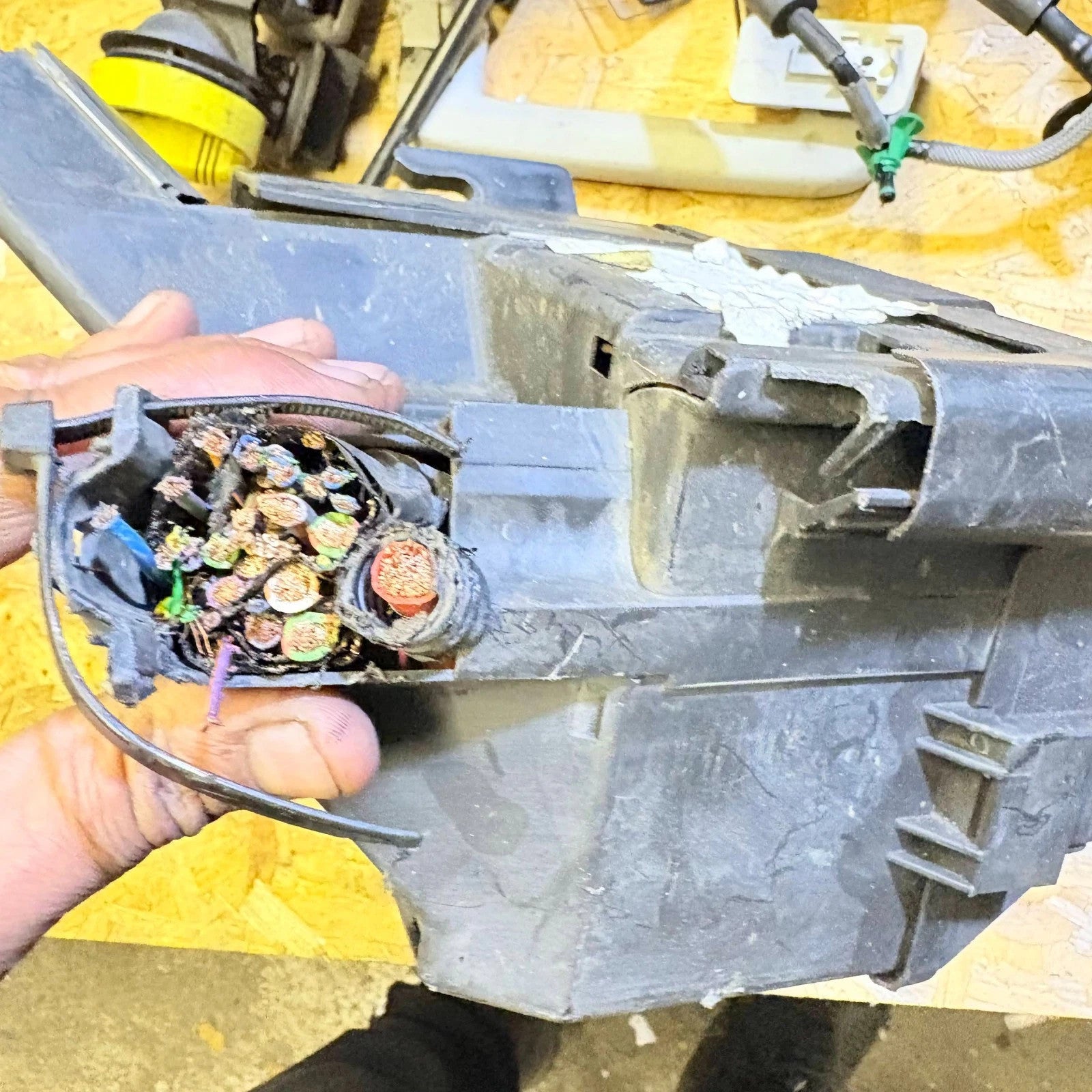 FORD FIESTA 2011 FUSE BOX