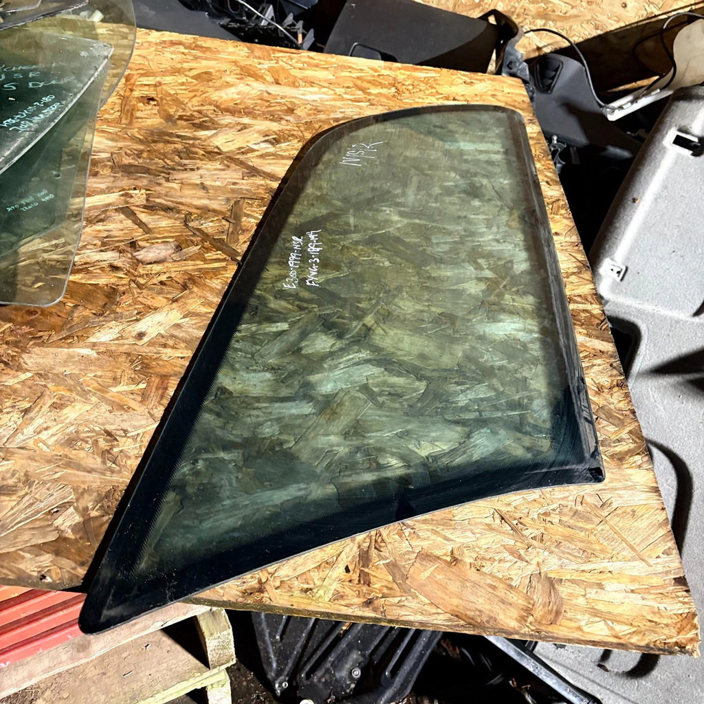 MERCEDES BENZ E CLASS E300 REAR LEFT PASSENGER SIDE WINDOW QUARTER GLASS 1999
