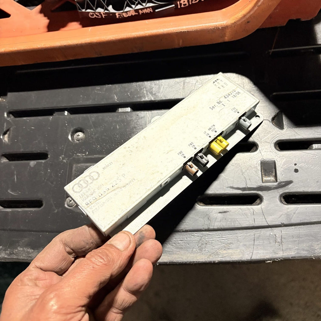 Audi A4 S Line 2.5TDi B6 Estate Aerial Antenna Amplifier 8E9035225P A36