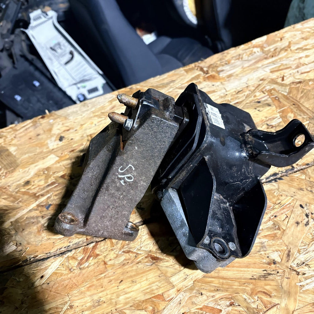 KIA SPORTAGE MK4 GEARBOX MOUNT BRACKET MANUAL RIGHT SIDE 21830-F1800