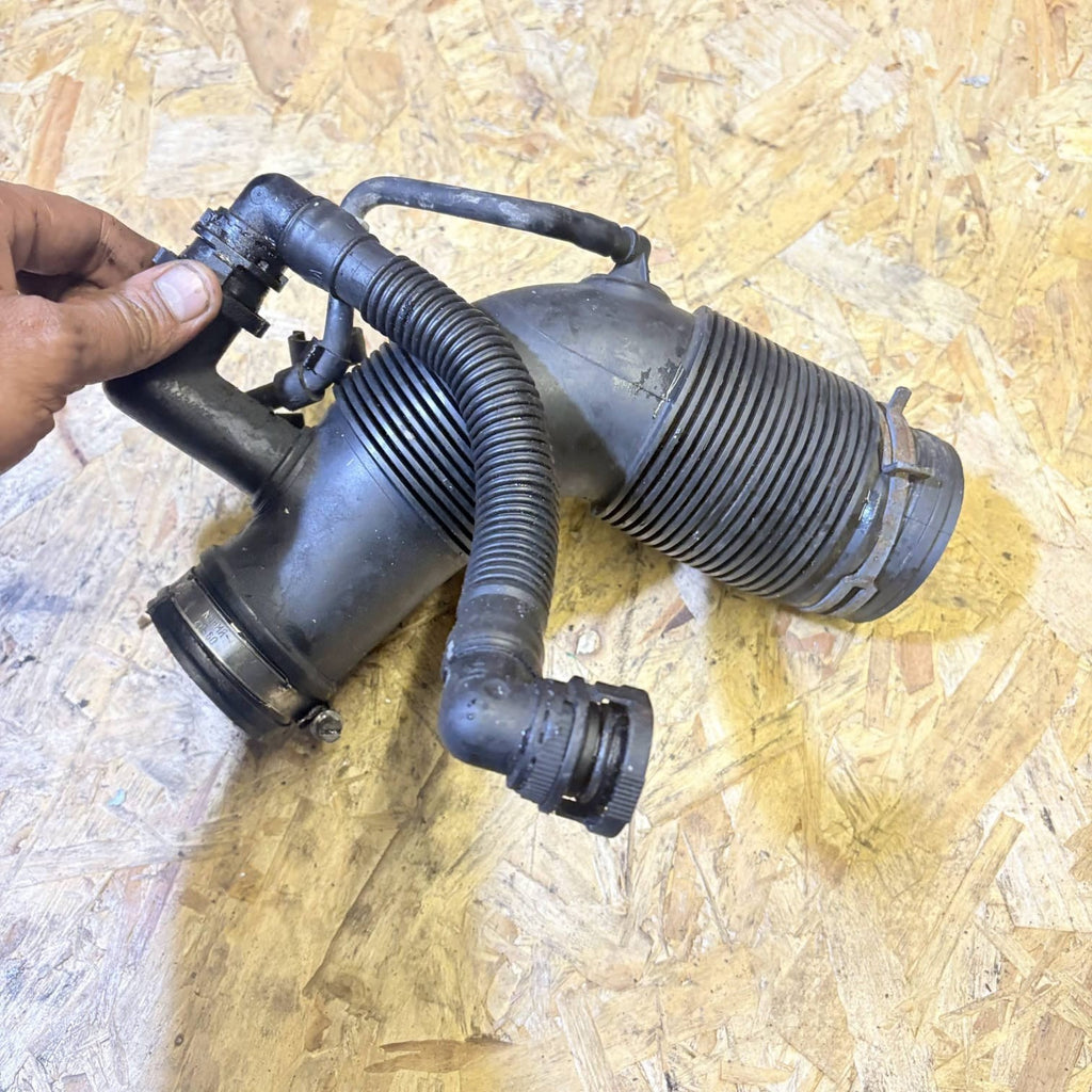 2013 AUDI A1 VW 1.6 CAY AIR INTAKE PIPE 6R0129654C