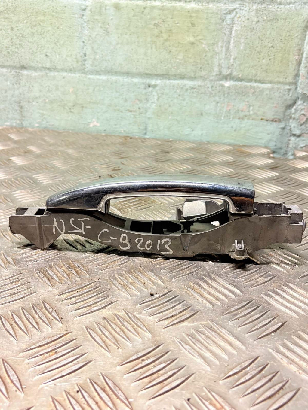 2009-2016 CITROEN C3 NSF PASSENGER FRONT LEFT OUTER DOOR HANDLE 96861424/577
