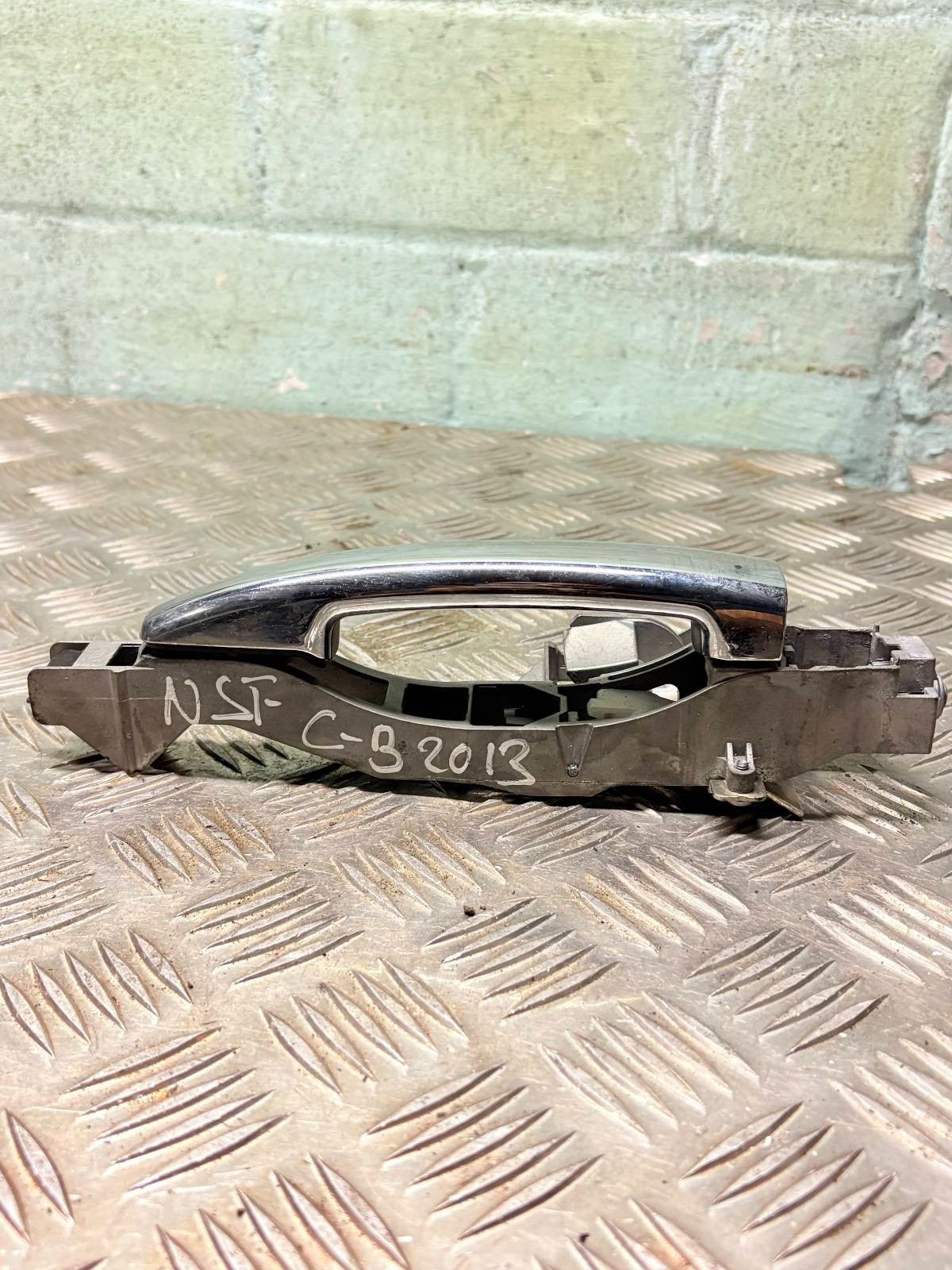 2009-2016 CITROEN C3 NSF PASSENGER FRONT LEFT OUTER DOOR HANDLE 96861424/577