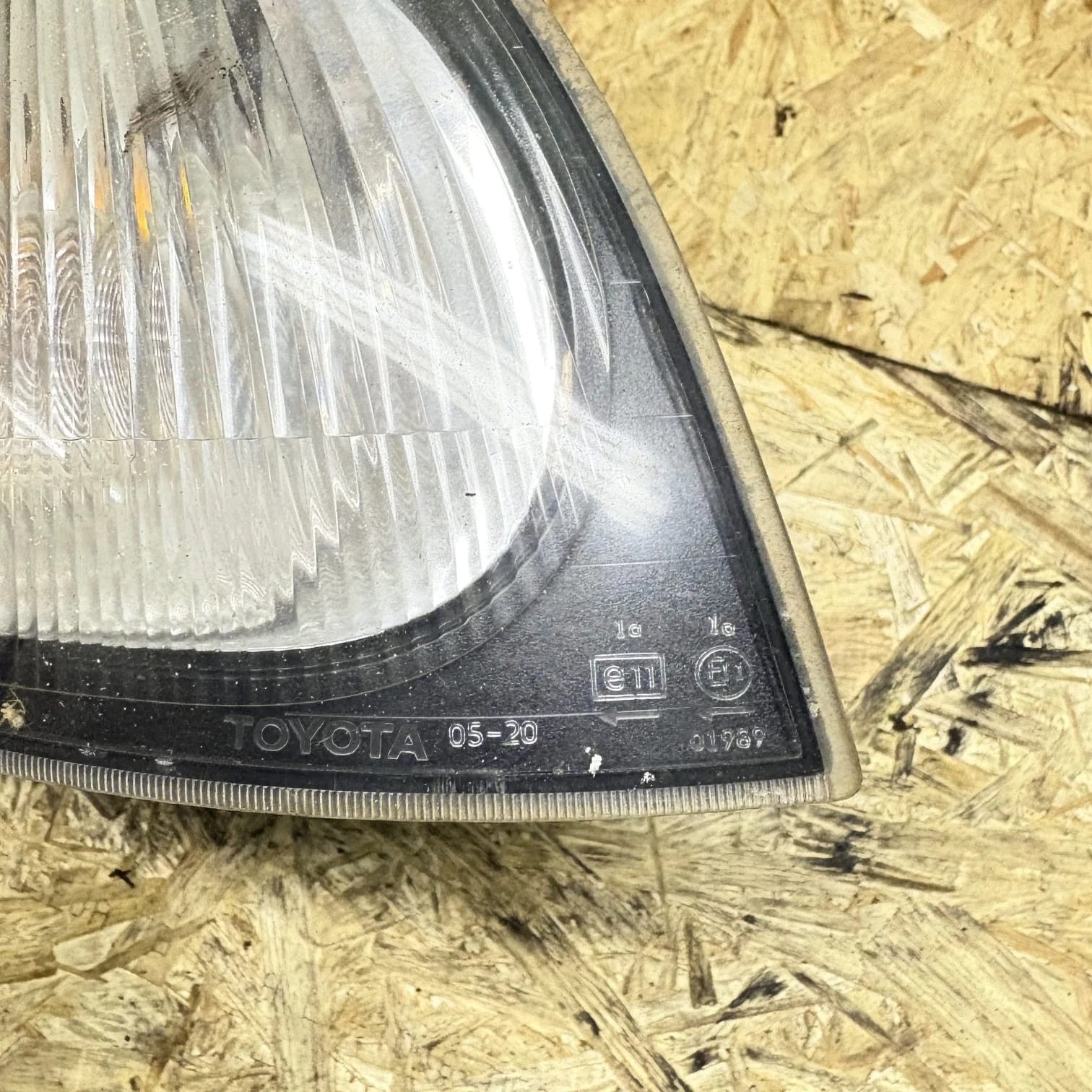 TOYOTA AVENSIS T25 2003-2008 Front Right Driver Fog Light Lamp E1101989