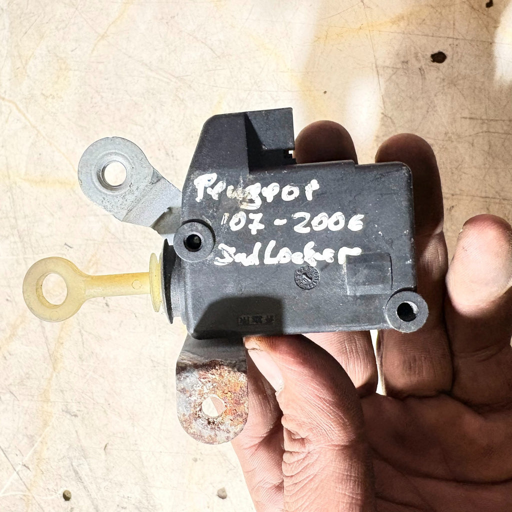 Peugeot 107 5-Door Rear Trunk Lid Actuator Motor 2005-2014