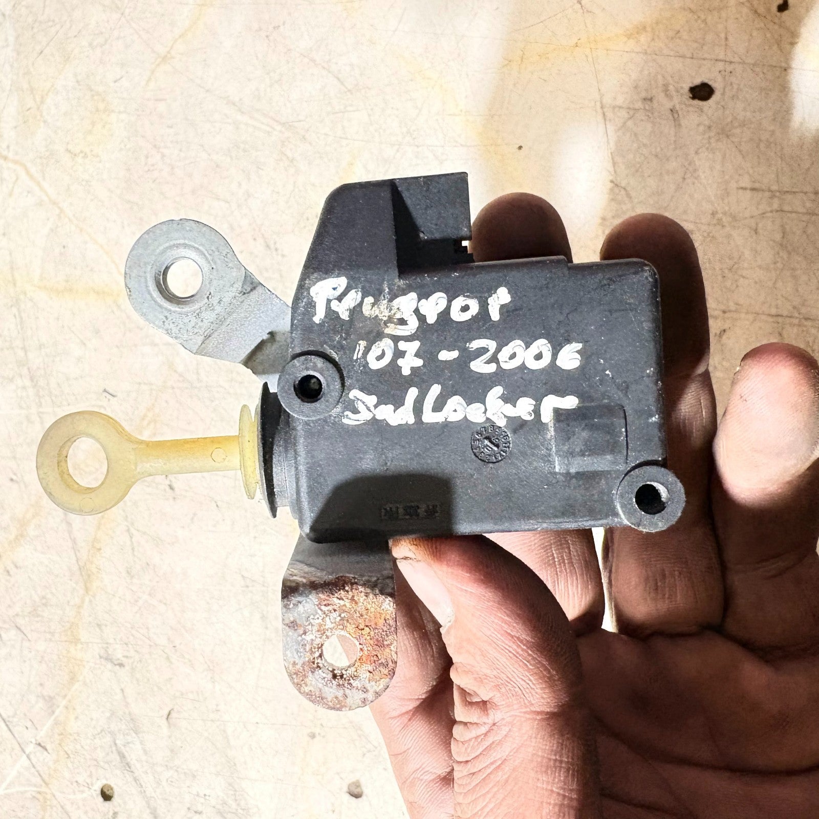 Peugeot 107 5-Door Rear Trunk Lid Actuator Motor 2005-2014