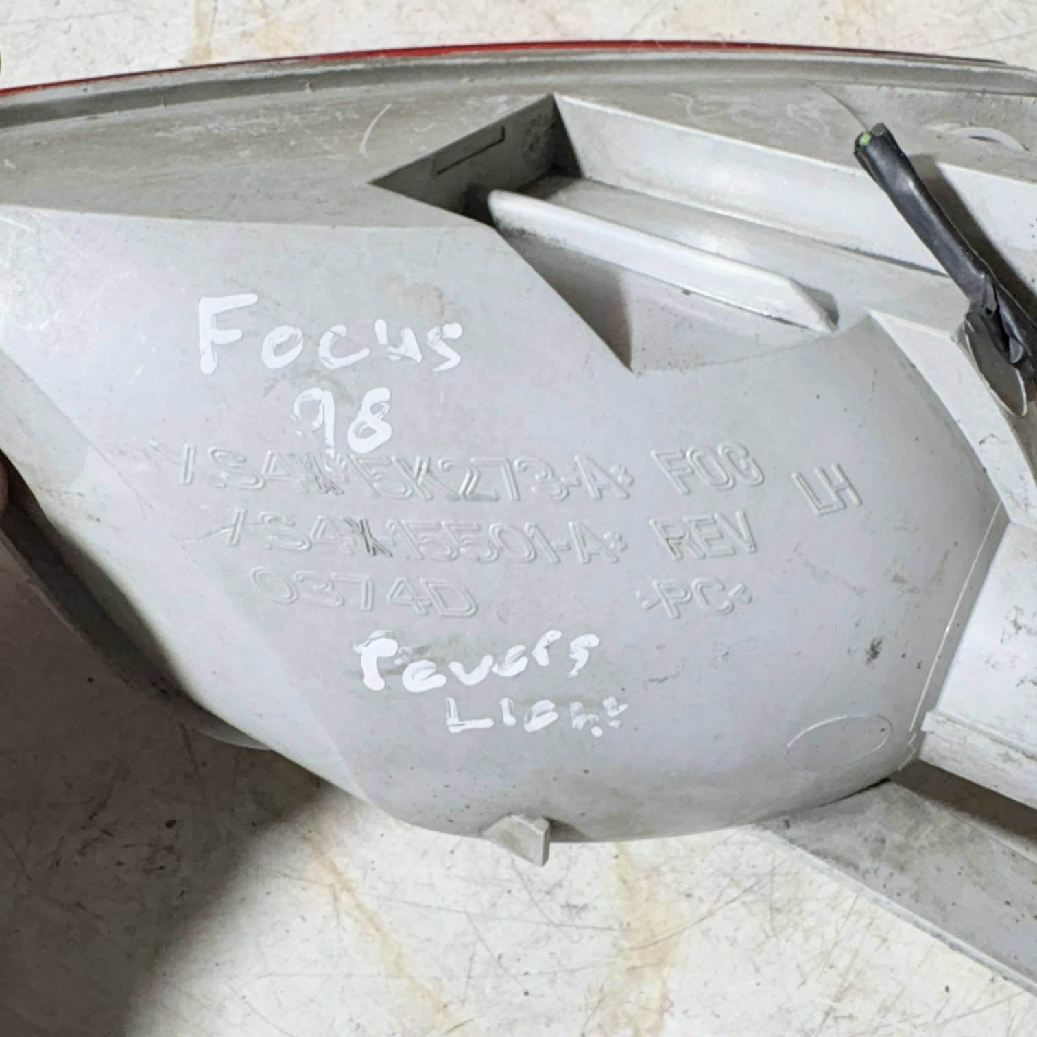 2014 FORD FOCUS REAR FOG LIGHT XS4X-15K273-A XS4X-15501-A C383