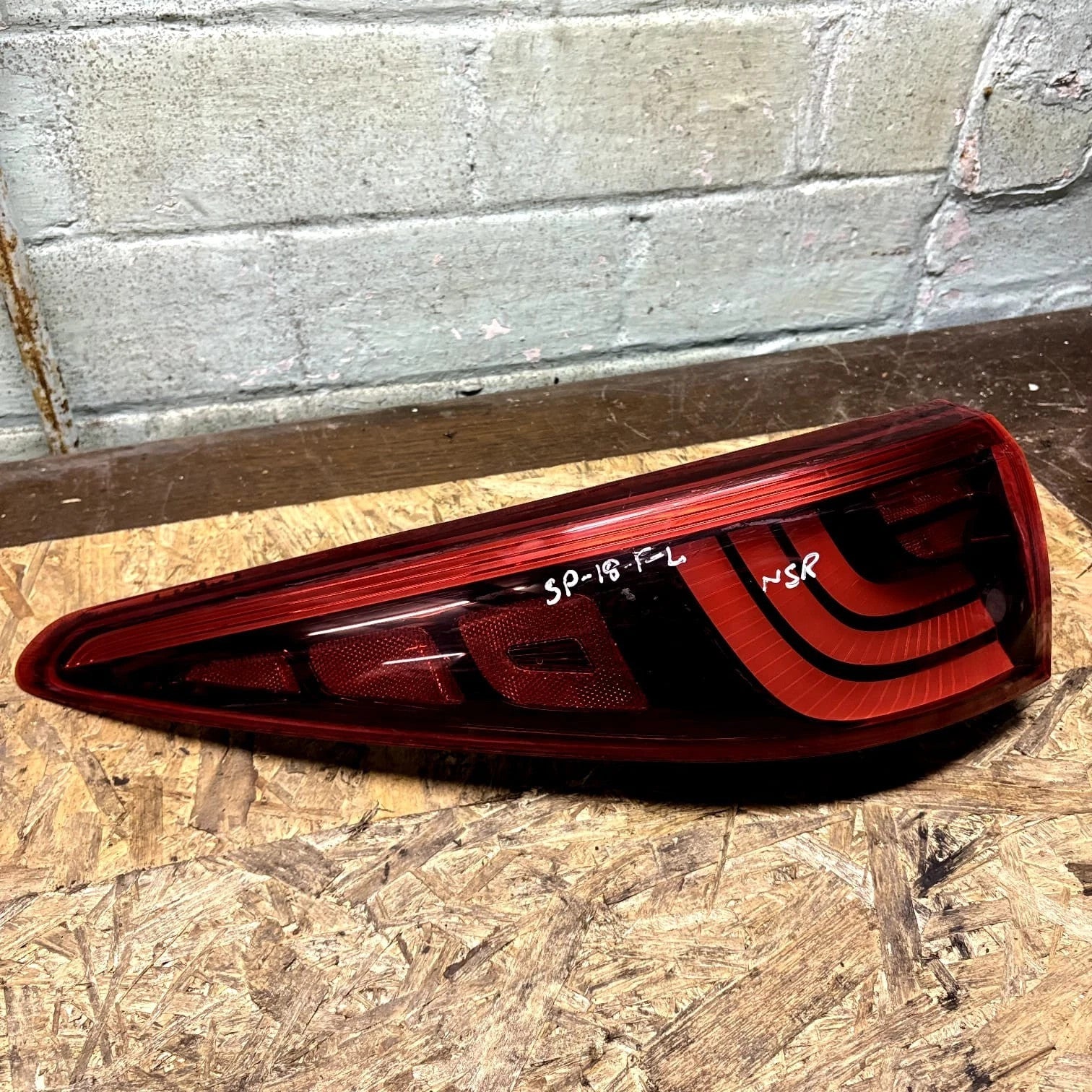 KIA SPORTAGE TAIL LIGHT REAR OUTER PASSENGER SIDE QL MK4 2017-2023 92401F11