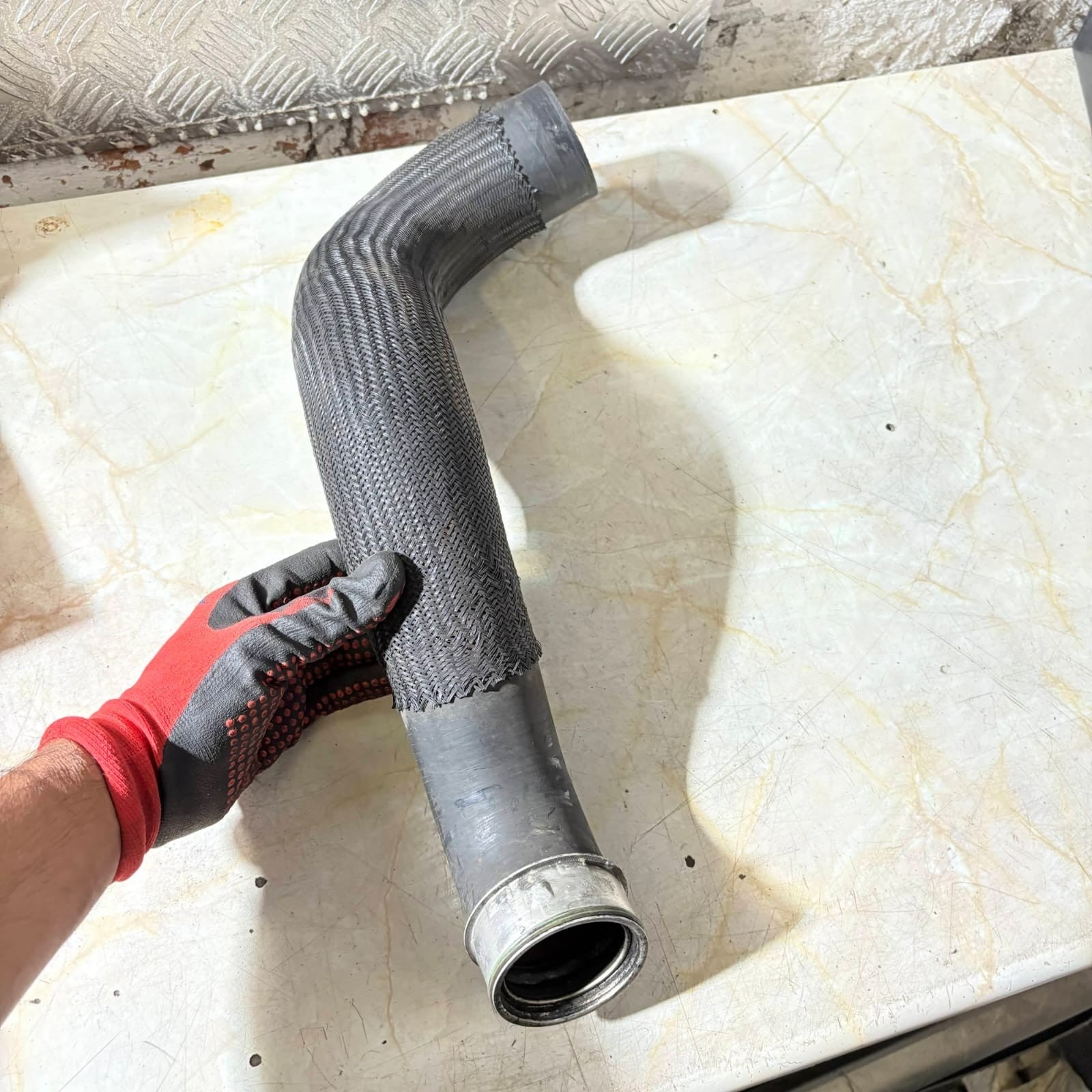 VOLVO RADIATOR HOSE 2008