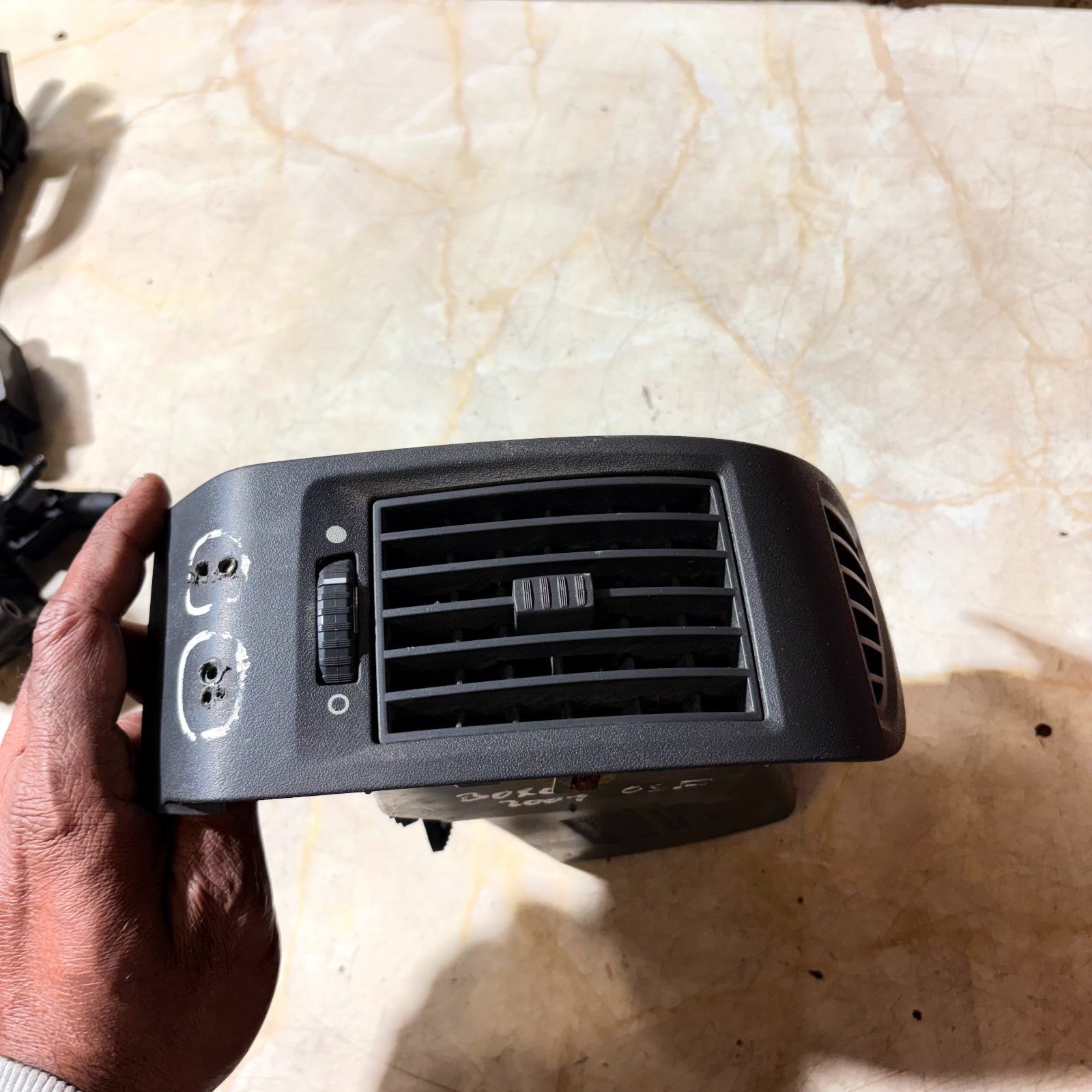 CITROEN RELAY BOXER 2007-2014 FRONT AIR VENT (DRIVER SIDE) OUTER 385817