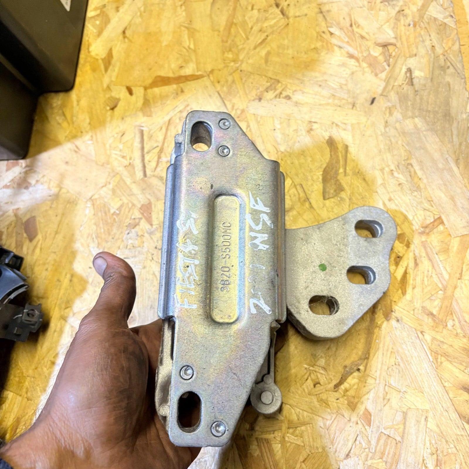 FORD FIESTA MK8 B479 2017-2023 1.0 ECOBOOST LH GEARBOX MOUNT 3820S500MC