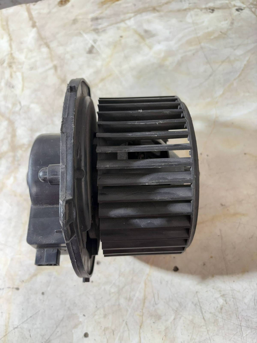 IVECO DAILY III BOX/ESTATE (11.97-10.09) HEATER FAN 570630200 Black