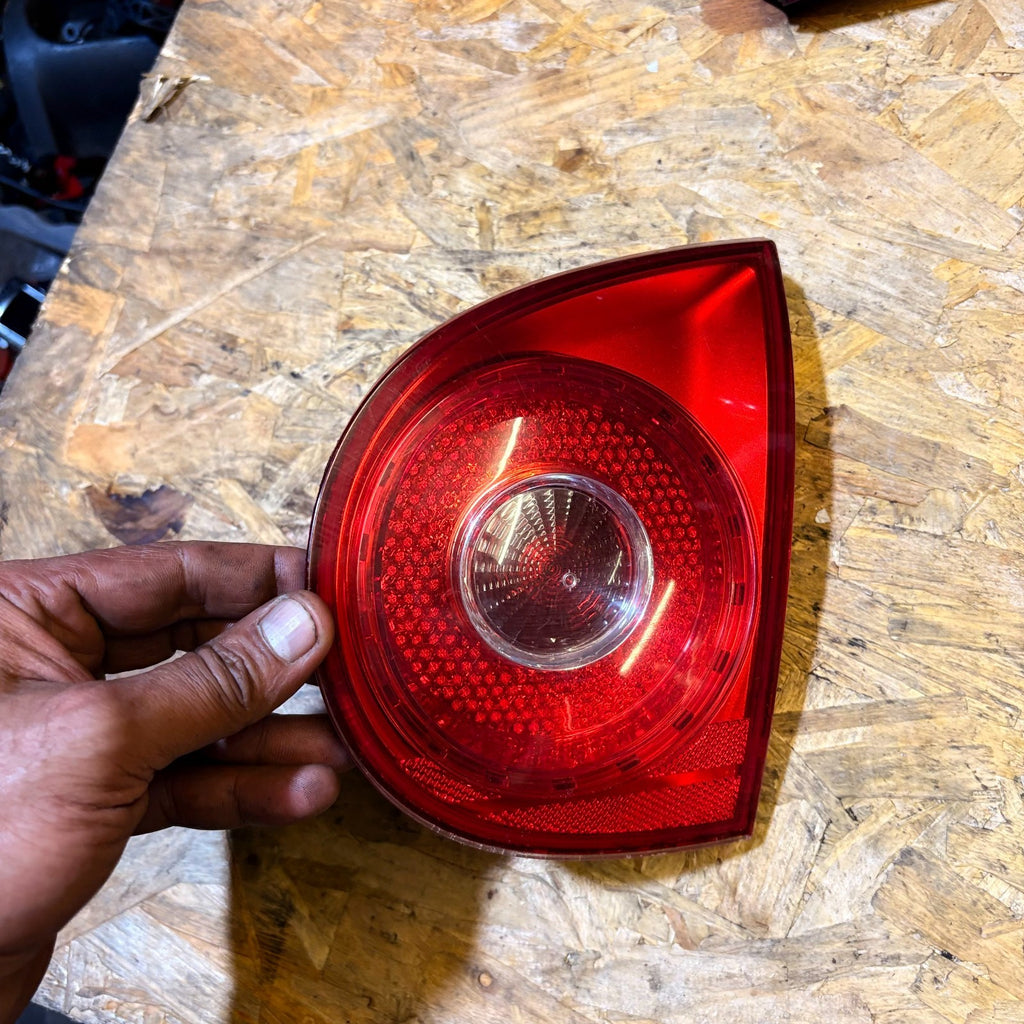 VOLKSWAGEN GOLF 2004-2009 RIGHT DRIVERS TAIL LIGHT LAMP IK6945094F