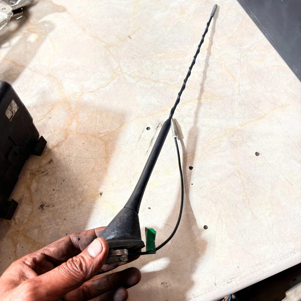 VW Polo 6R MK5 ROOF ANTENNA AMPLIFIER AERIAL & STICK
