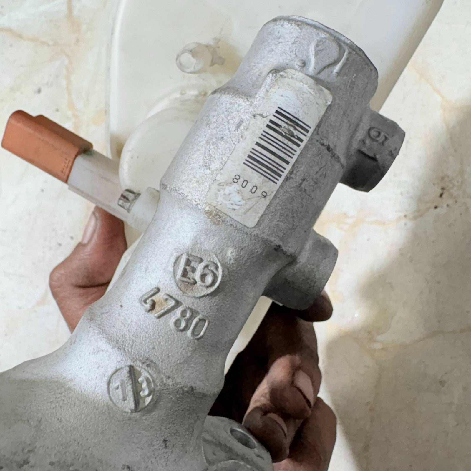 MAIN BRAKE CYLINDER WITH CONTAINER/37069745/FOR CITROËN C4 CACTUS