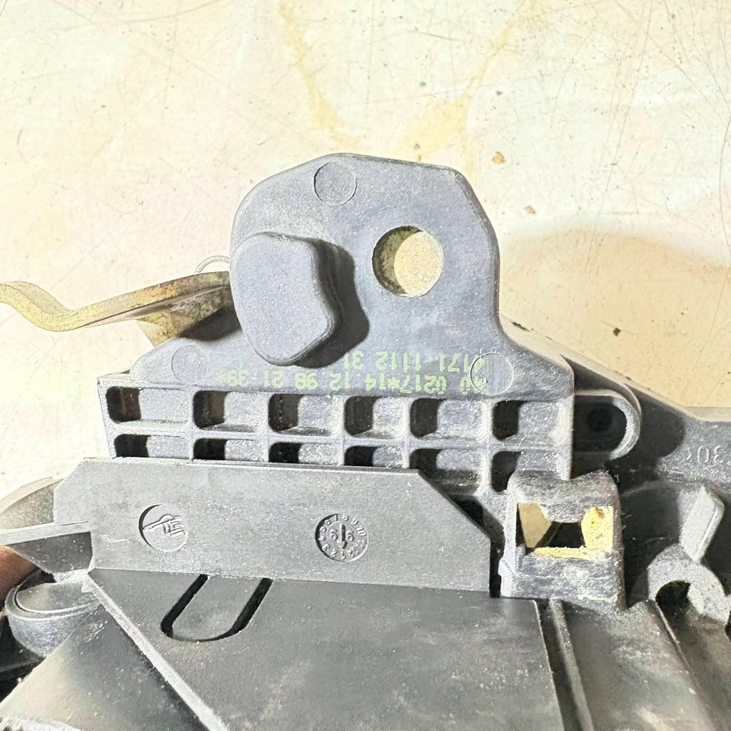 1995-2001 MERCEDES E300 NEARSIDE PASSENGER FRONT CENTRAL LOCKING UNIT