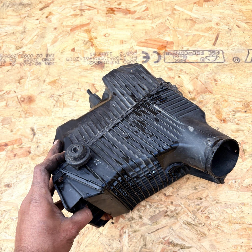 RENAULT MEGANE MK2 2004 1.6 PETROL AIR INTAKE BOX 8200401500 8200176558