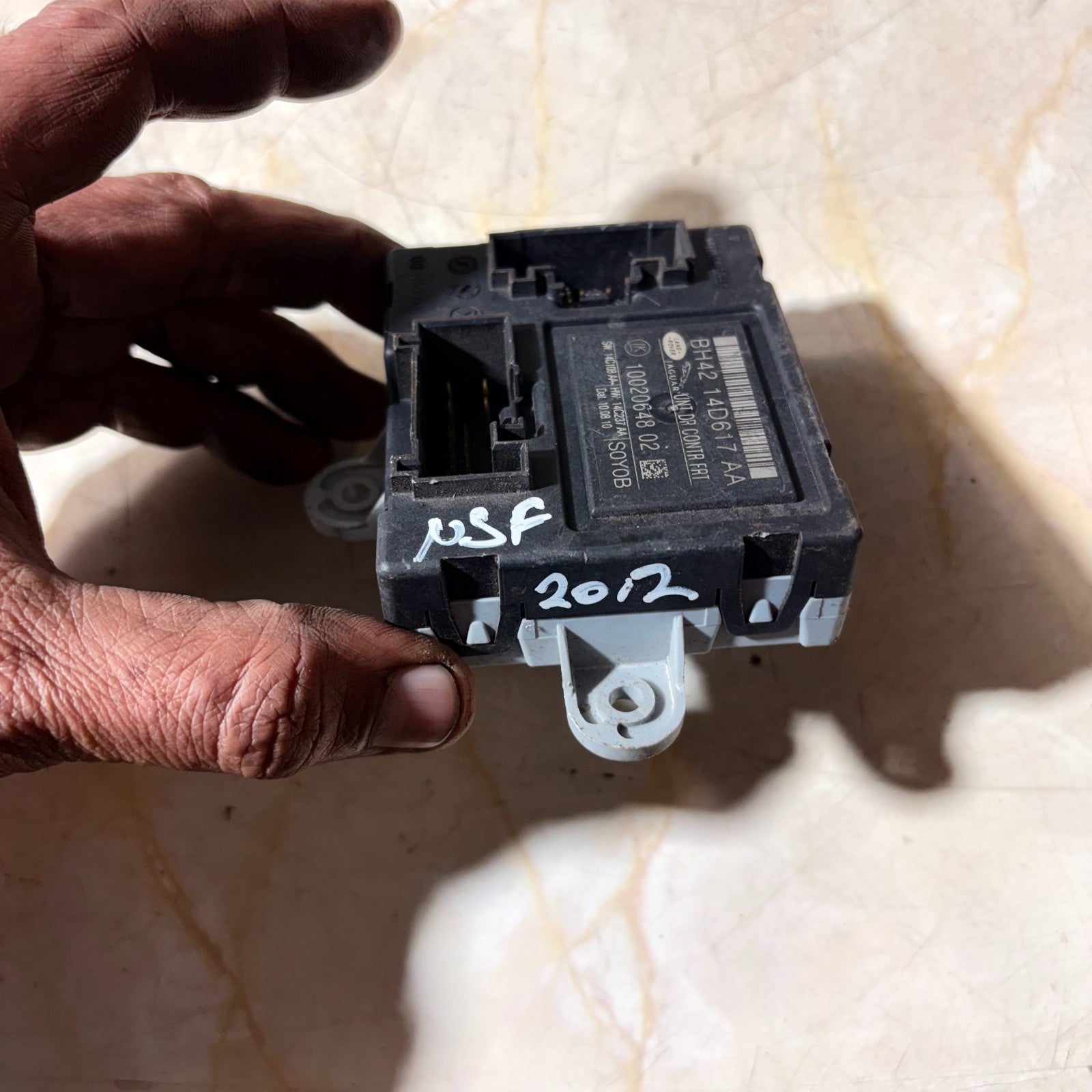 2012 LAND ROVER DISCOVERY DOOR CONTROL MODULE (LEFT FRONT) BJ32 14D620 AC