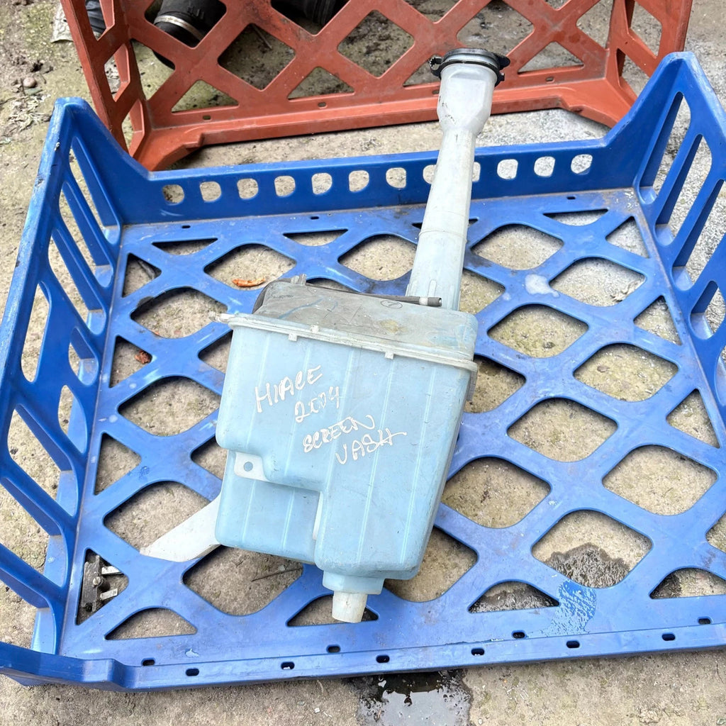 Toyota HiAce Windscreen Washer Bottle Reservoir & Pump 2004 2005 060351-833