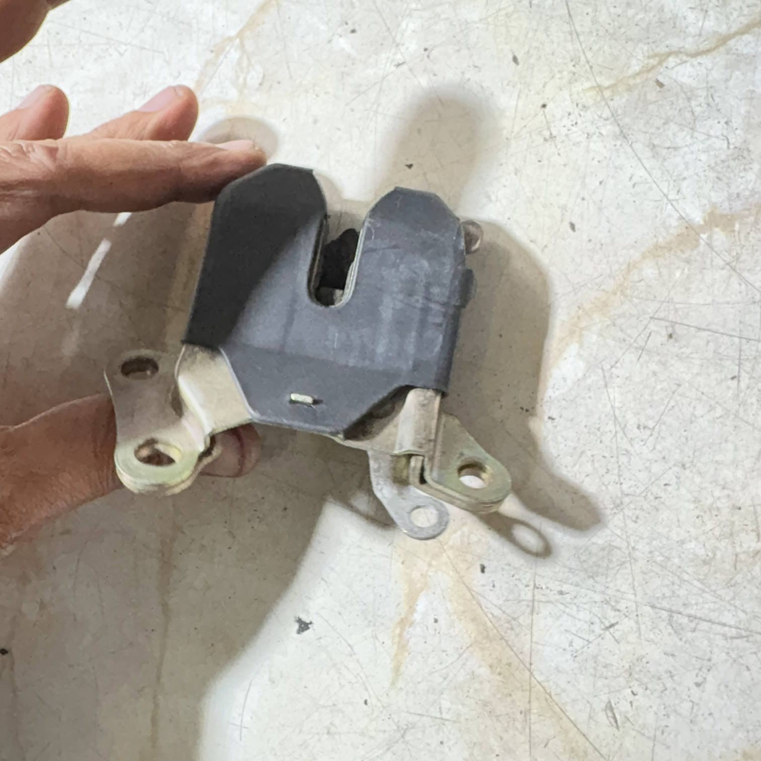 Toyota Corolla boot tailgate lock 2001