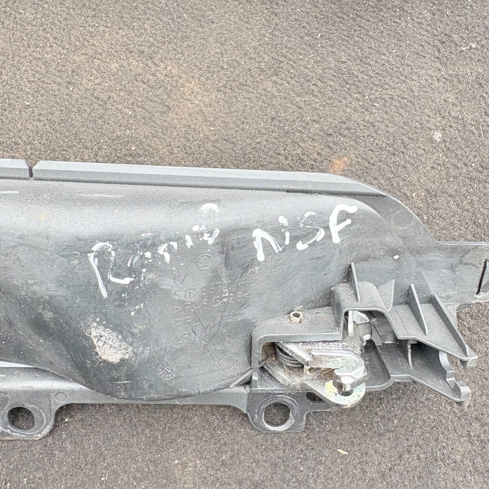 Skoda Rapid Front Left Inner Door Handle With Speaker 5JB867011A