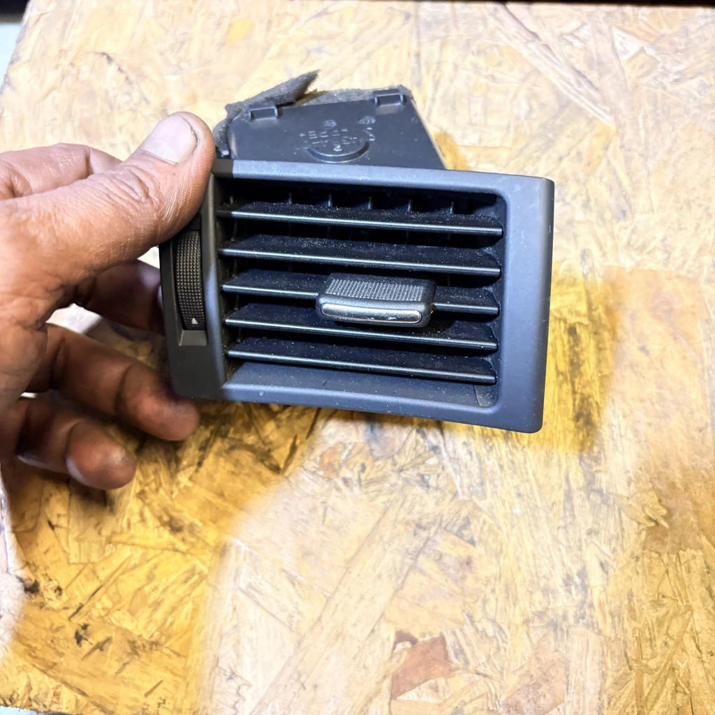 Driver Front Air Vent Dashboard For Audi A4 Sedan (8E) 4384-01 (2008)