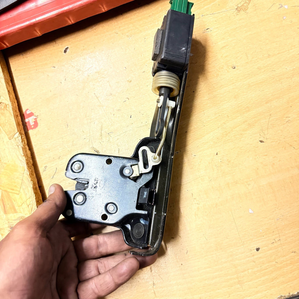 Audi TT Trunk Lid Lock Tailgate Boot Latch Catch Mechanism Rear 2000