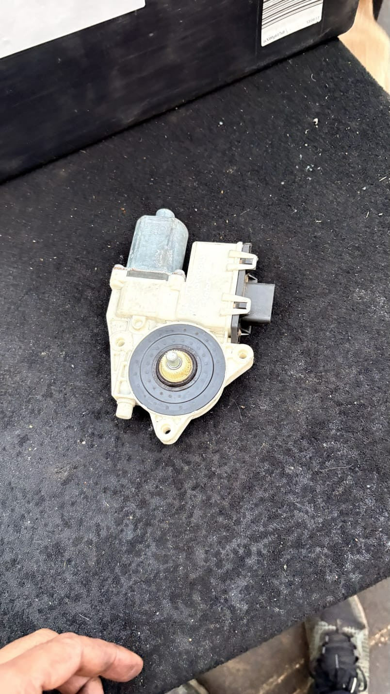 D3447 CITROEN WINDOW MOTOR 0130822239