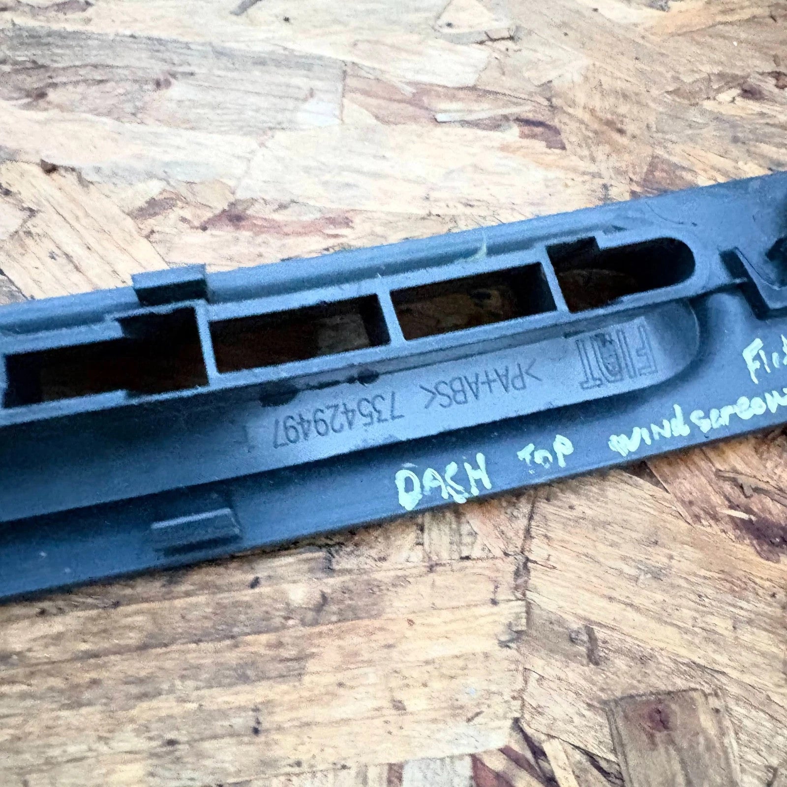 Fiat 500 312 2008-2015 Upper Dash Windscreen Defroster Vent Trim 735429497