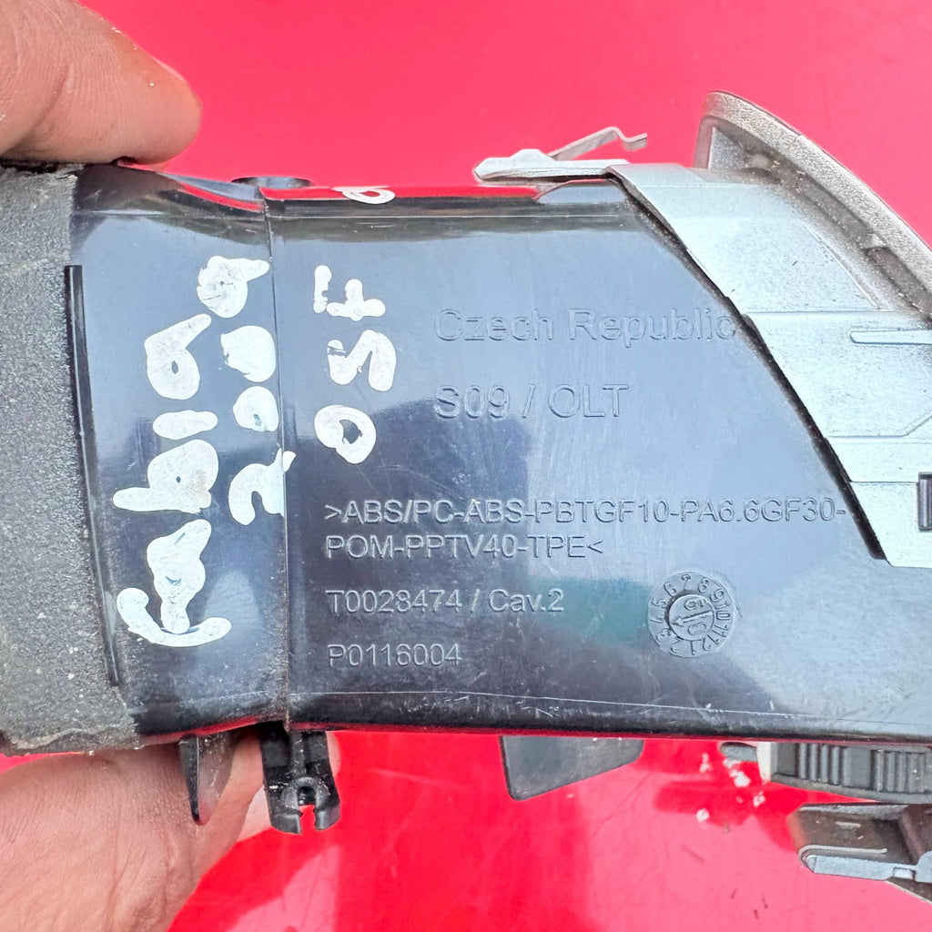 SKODA FABIA MK2 5J 2009-2011 RIGHT DRIVER DASH AIR VENT 5J0819702
