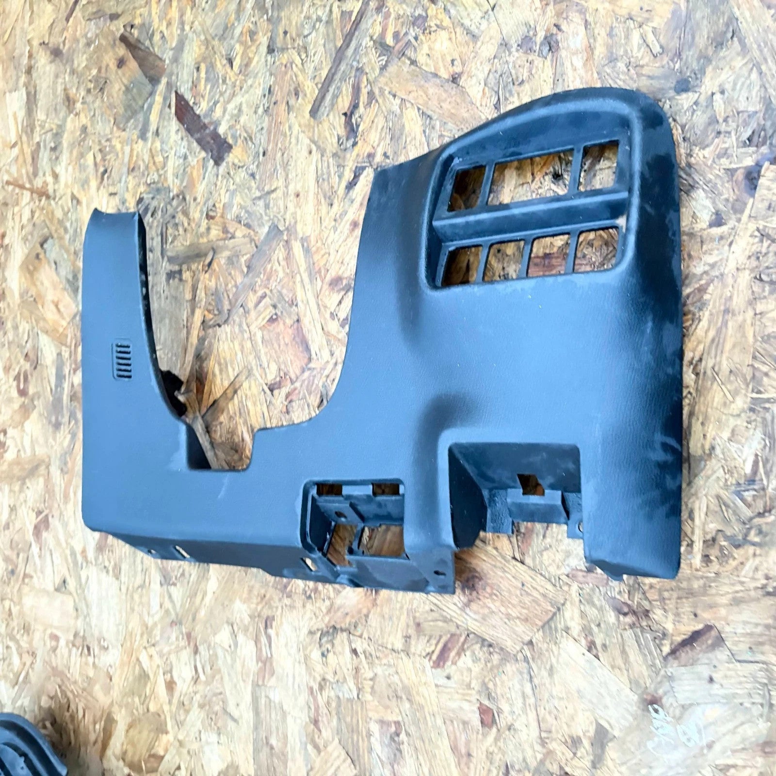 NISSAN JUKE DIG-T 2014-2018 DRIVER SIDE LOWER DASH TRIM