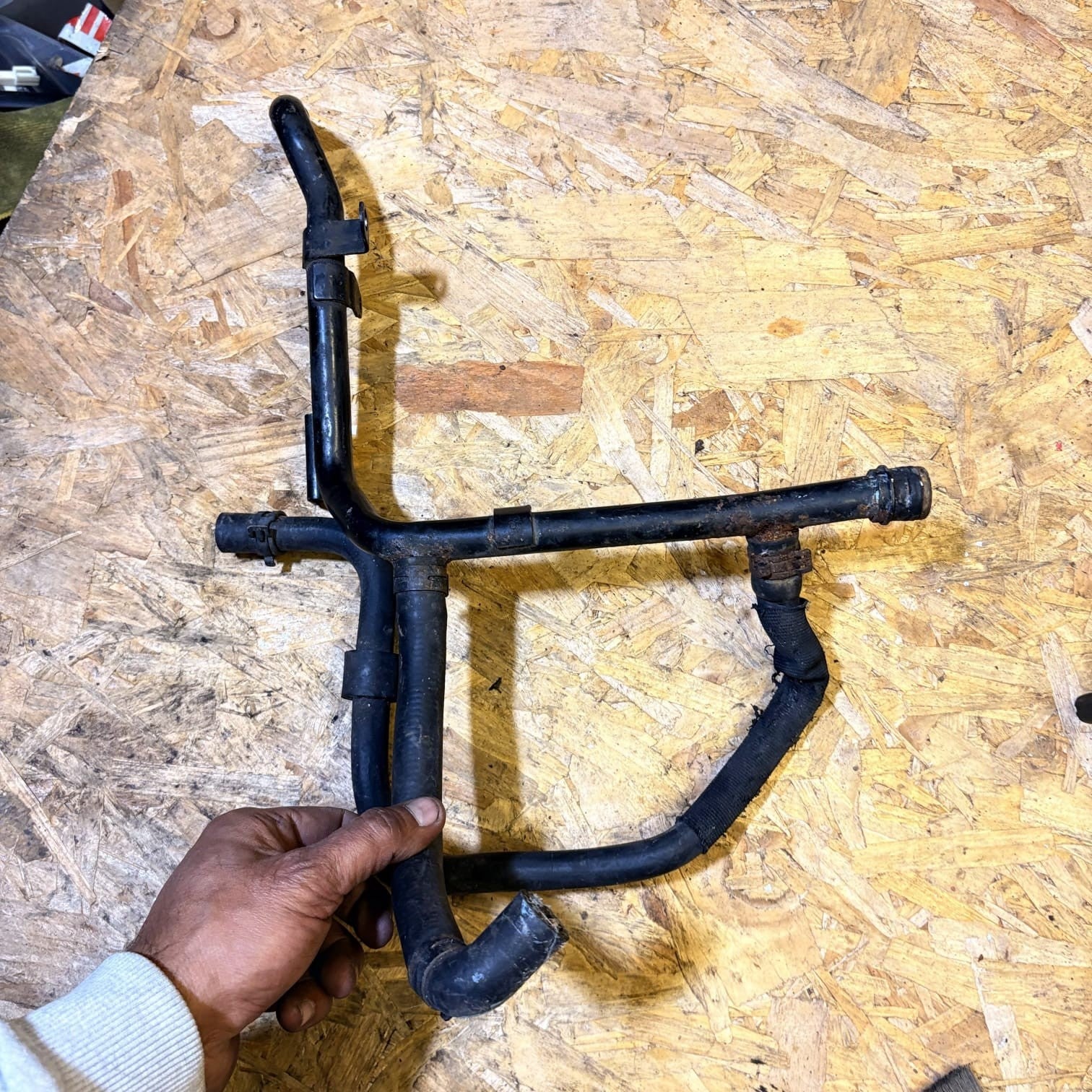 VW Golf MK5 Touran Caddy 1.9 TDI BXE Engine Metal Water Coolant Pipe 038121065CS