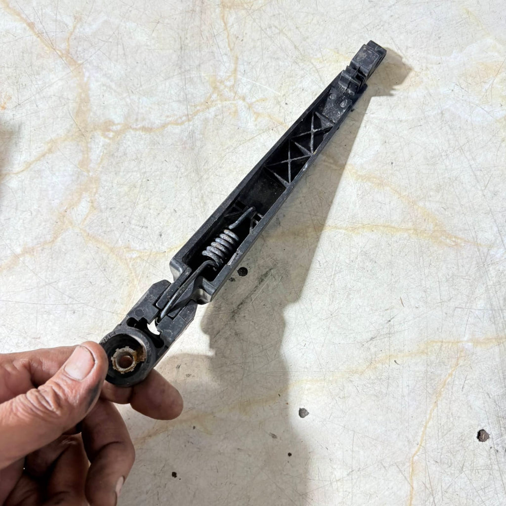 Kia Soul 2014-2019/Soul EV 2015-2019 Rear Wiper Arm Tailgate 988151R000