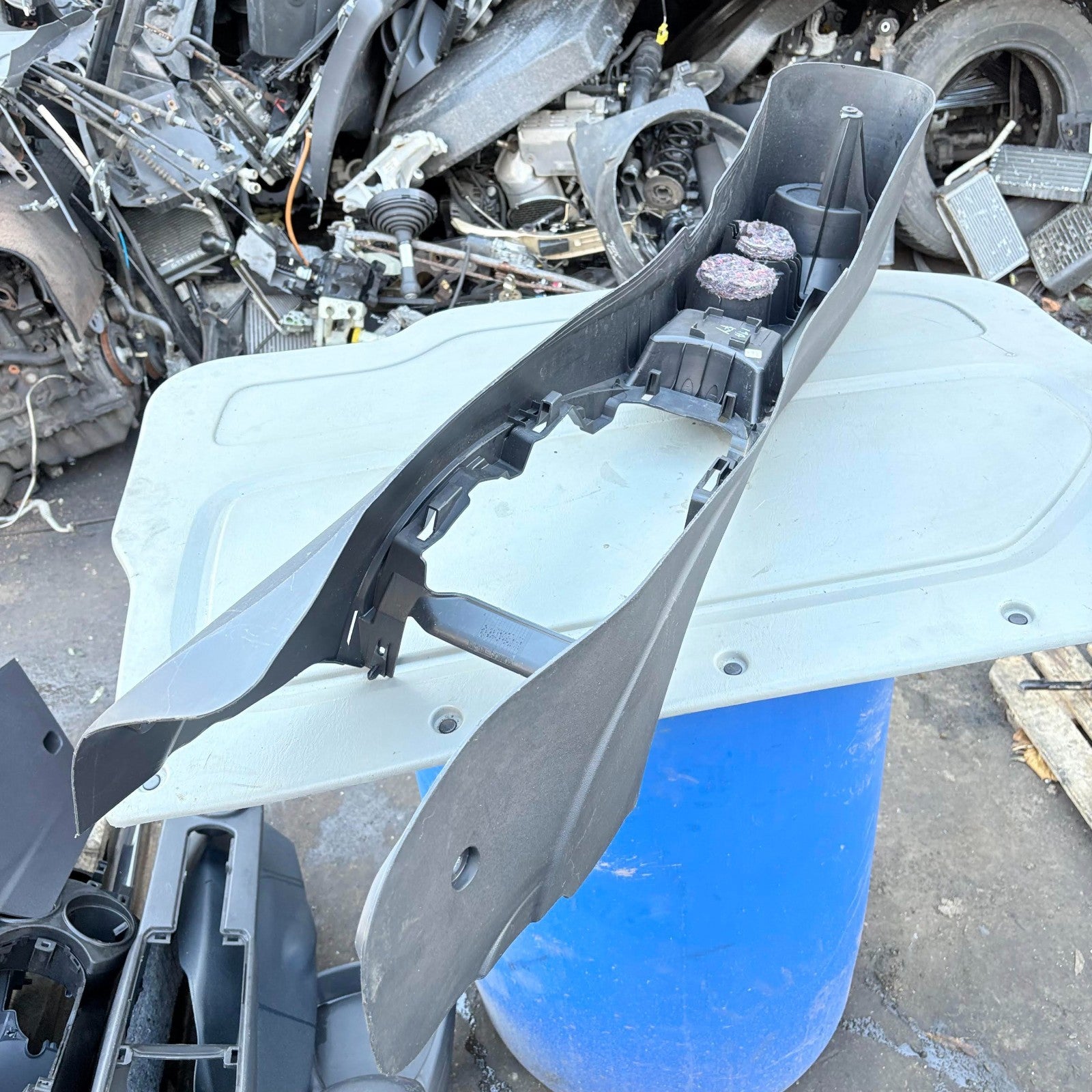 HYUNDAI I20 PB 2008-2014 CENTER CONSOLE CUP HOLDER ARM REST TRIM PANEL