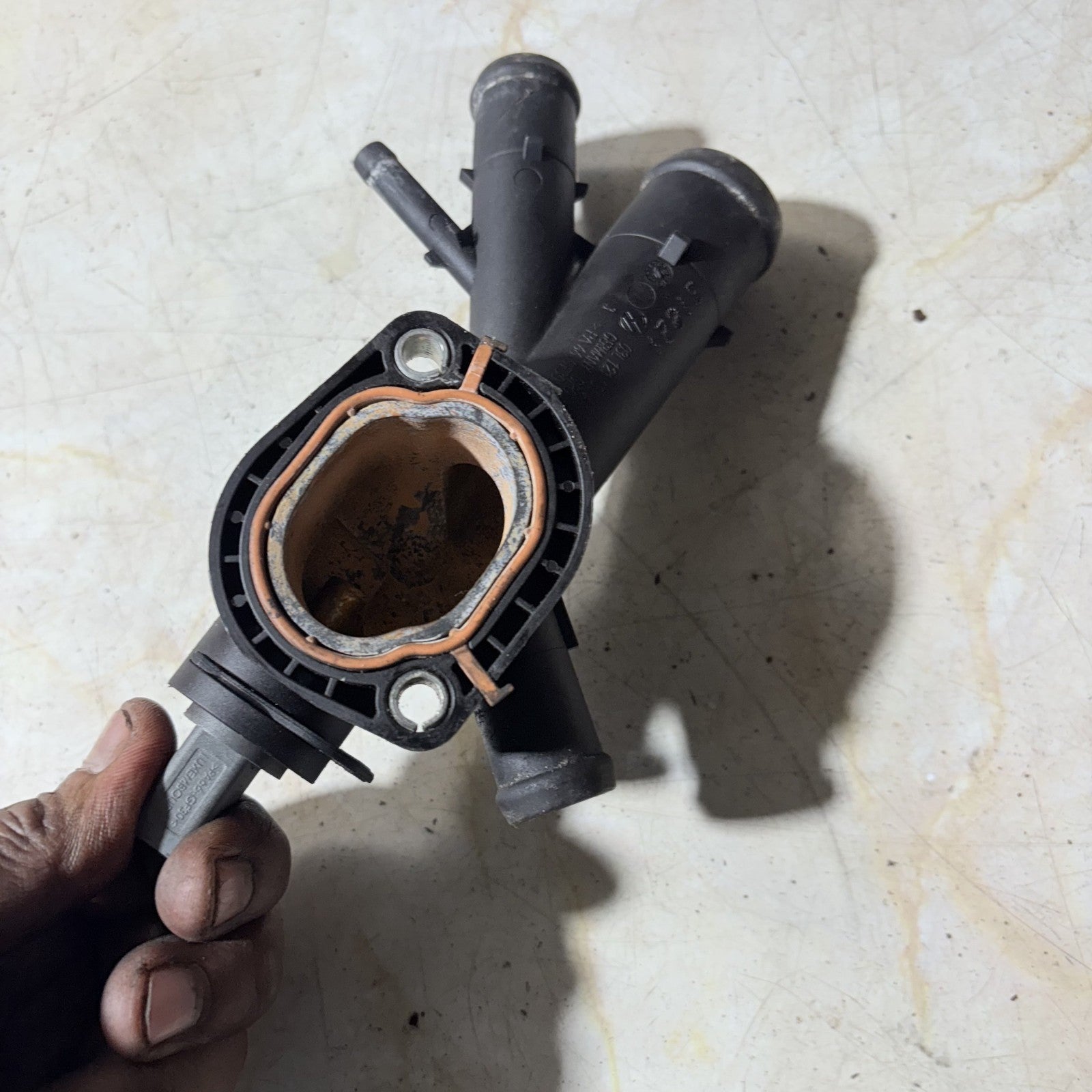 2008-2015 VOLKSWAGEN CADDY THERMOSTAT PIPE FLANGE 03L121131AA
