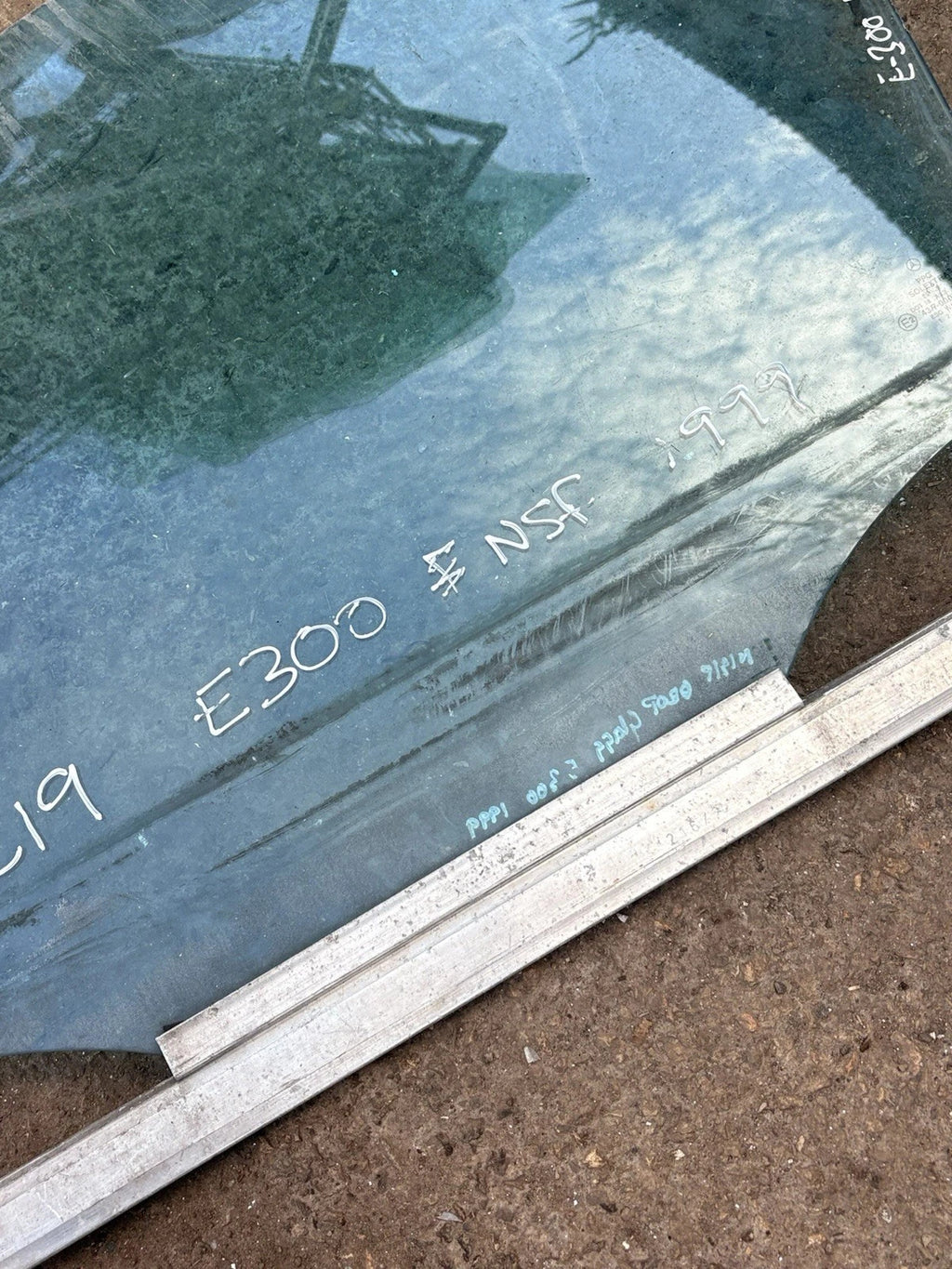 Mercedes E Class Window Glass Passenger Front W210 E220 CDI 1997-2002 ESTATE