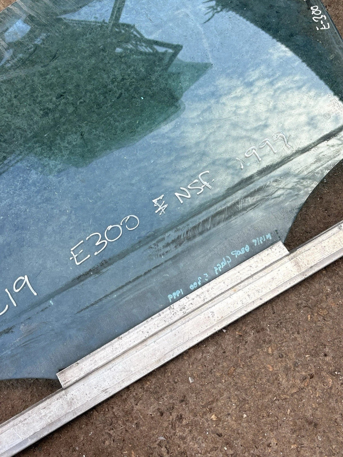 Mercedes E Class Window Glass Passenger Front W210 E220 CDI 1997-2002 ESTATE