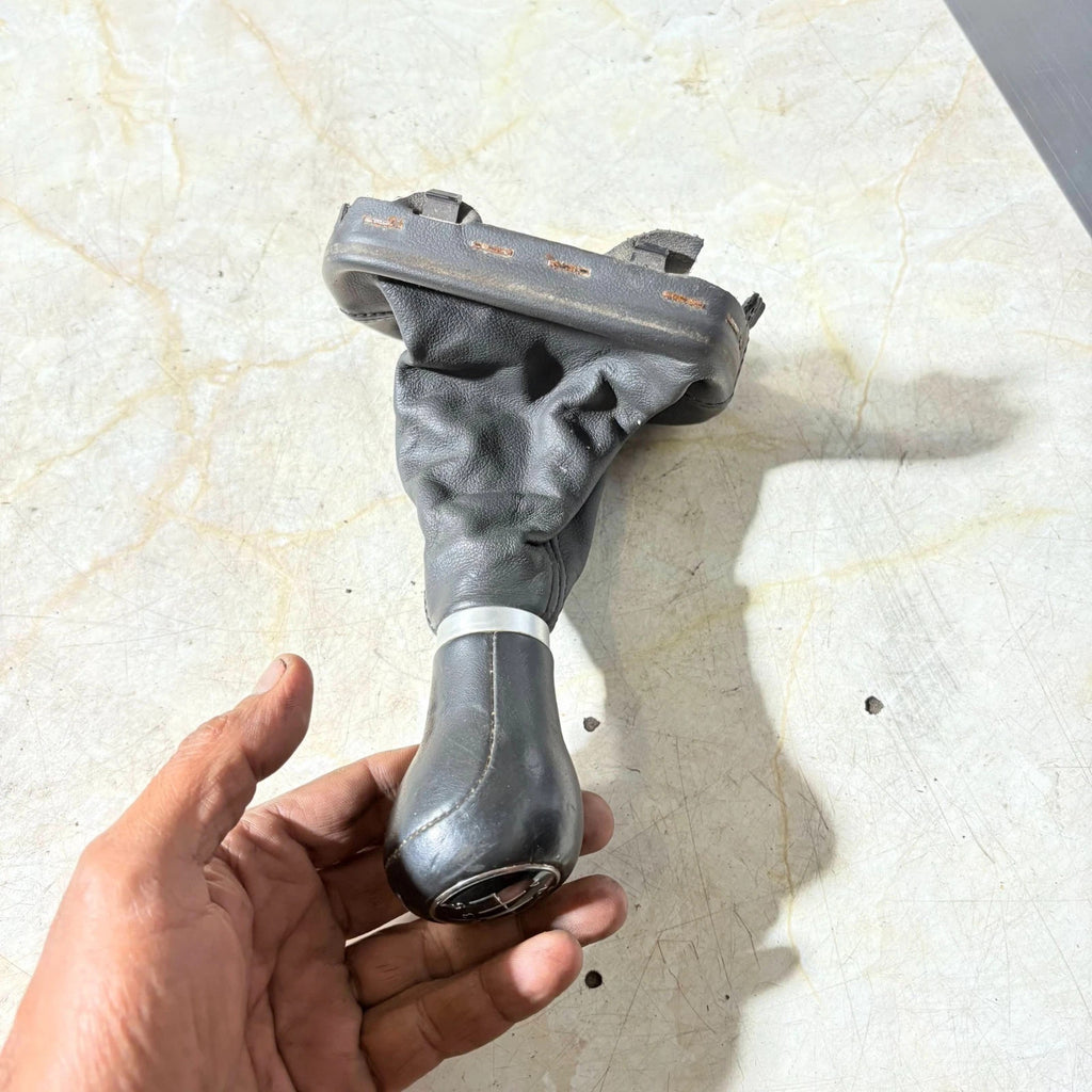 AUDI A1 8X 2010-2018 5 SPEED GEAR KNOB AND GAITER 8P0863279A