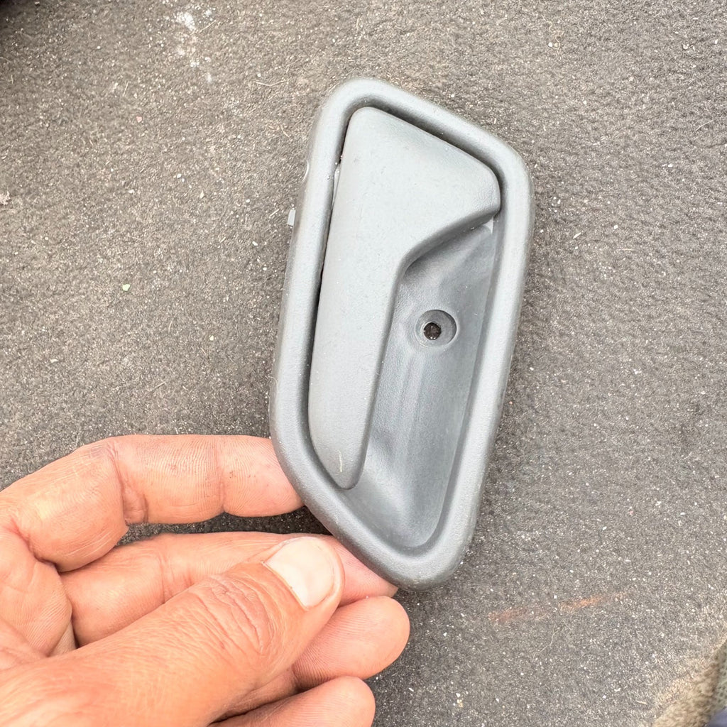 Passenger Side Rear NSR HANDLE INTERIOR SUZUKI IGNIS 2004