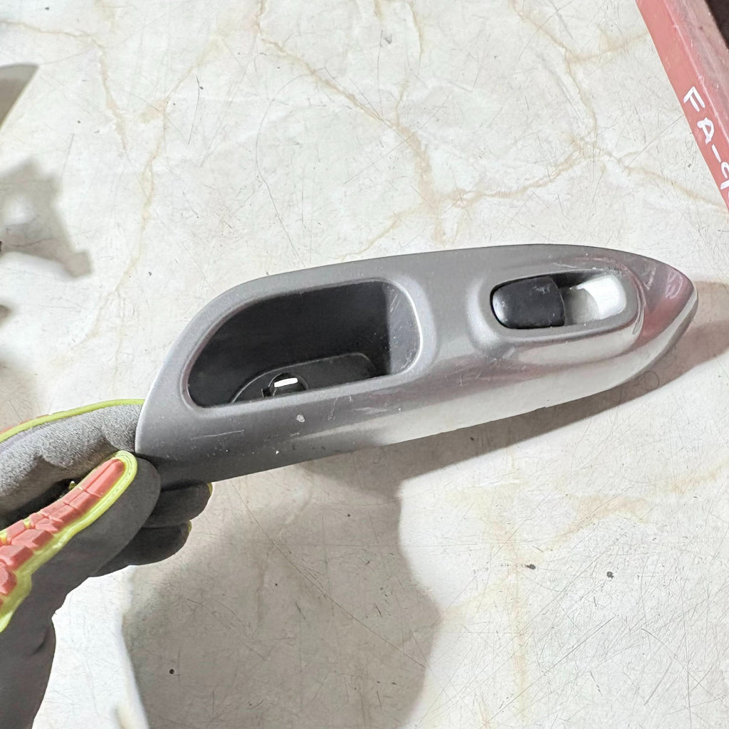 Nissan Juke F15 2010–2014 Front Right Driver Side Window Switch 82961-1KA2A