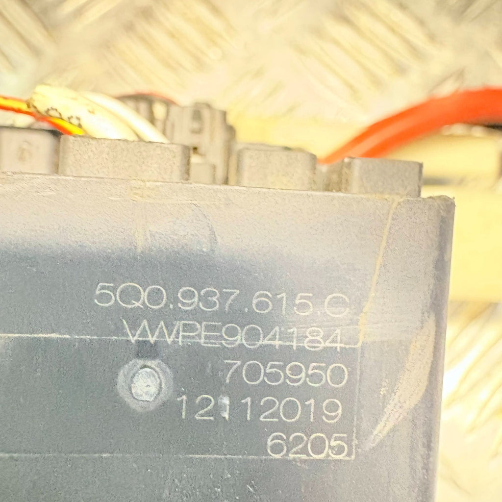 SKODA OCTAVIA MK3 2013-2016 1.6 TDI MANUAL FUSE/RELAY BOX 5Q0 937 615 C