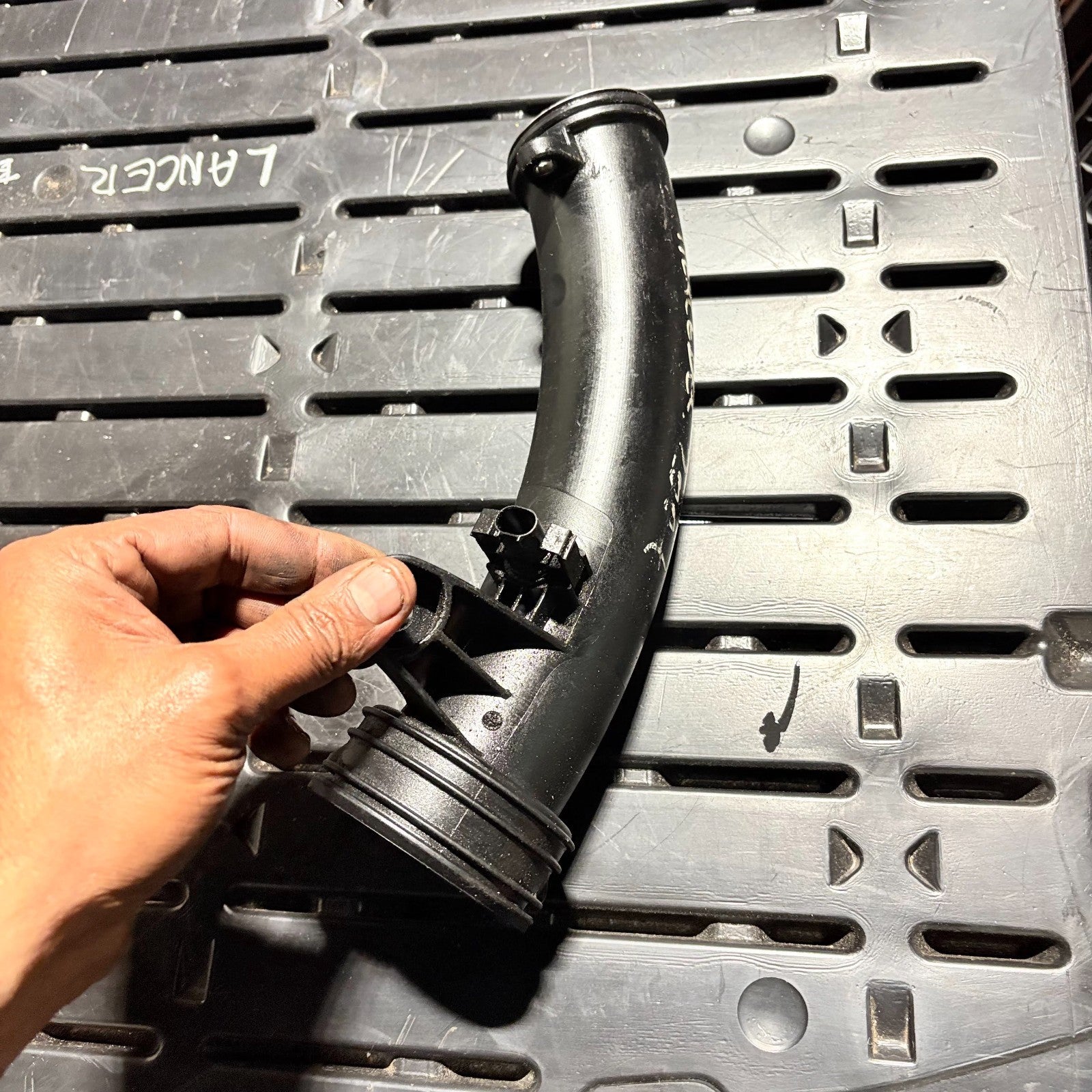 MERCEDES 2000-2010 W203 C CLASS SPORT AIR INTAKE HOSE PIPE A6460980207