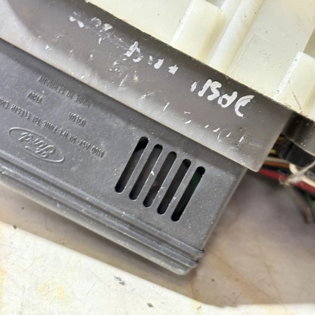 FORD FOCUS MK1 98-04 TURNIER ESTATE FUSE BOX MODULE 98AG14N089AA 98AG14A073CH