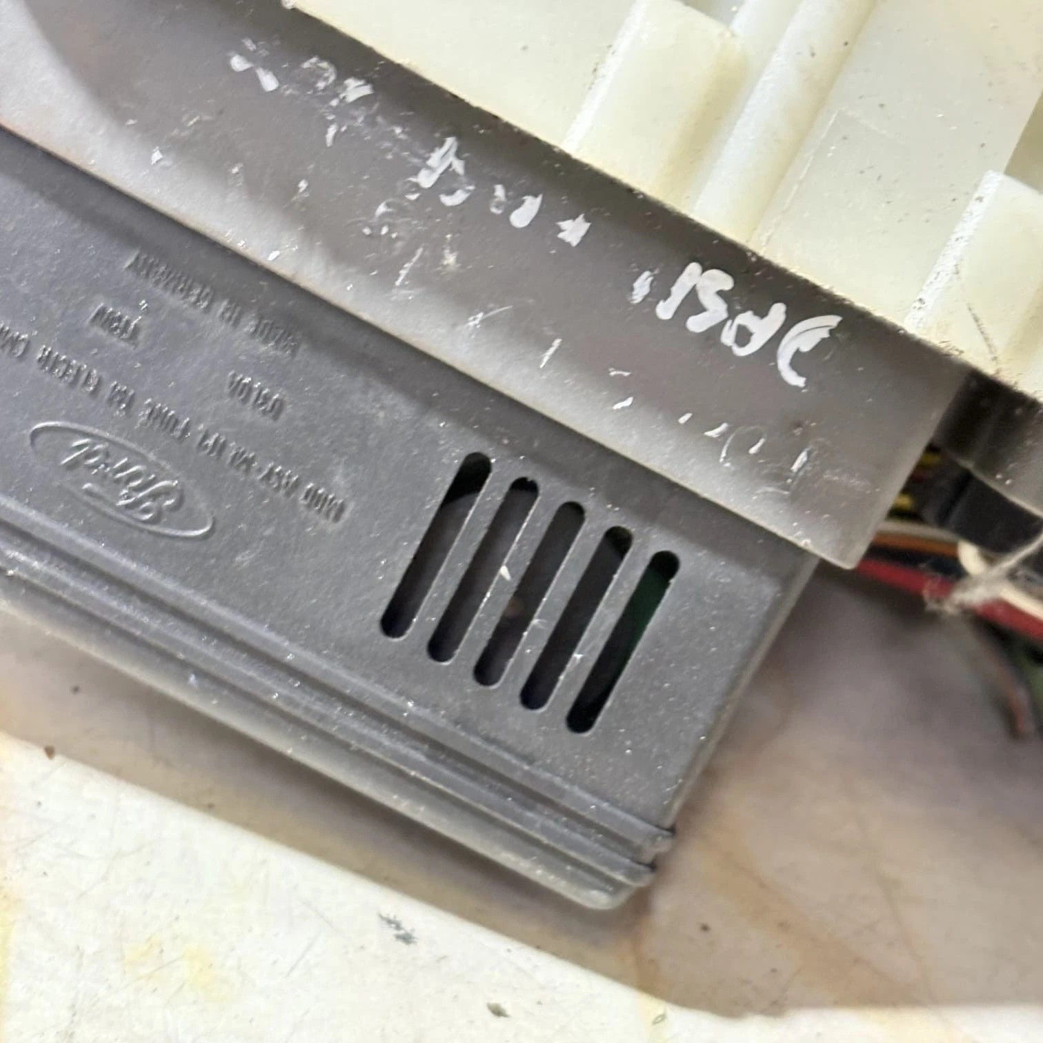 FORD FOCUS MK1 98-04 TURNIER ESTATE FUSE BOX MODULE 98AG14N089AA 98AG14A073CH