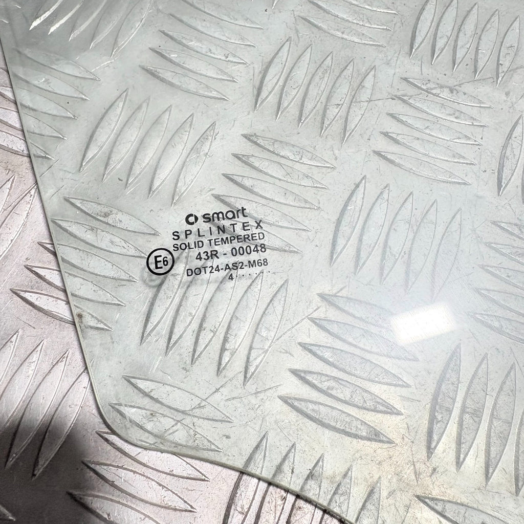 Smart Forfour W454 2004-2007 RH Front Door Window Glass Drivers Side OSF DRIVER