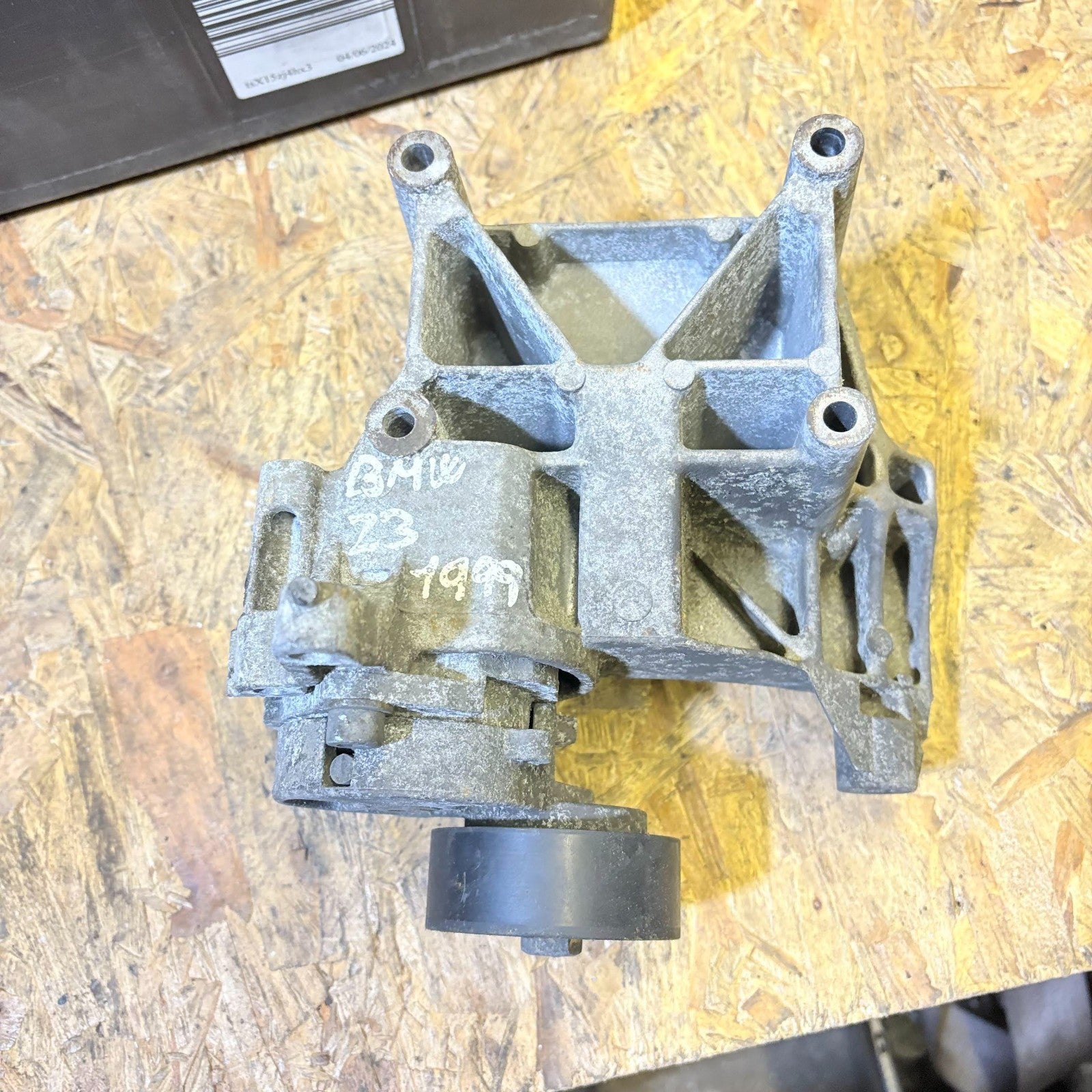 BMW Z3 1.8 1995-2000 1.9 1995-1999 1.9i 2000-2002 Alternator Bracket Tensioner