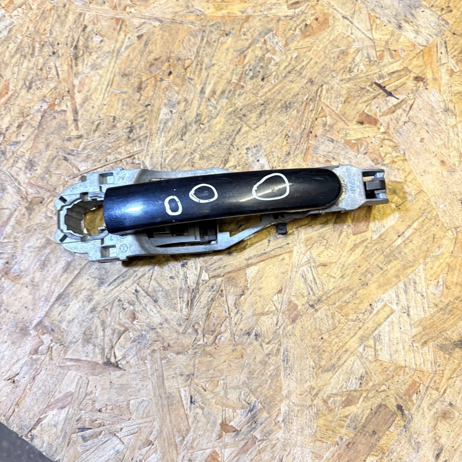 VOLKSWAGEN POLO 2012 EXTERIOR DOOR HANDLE FRONT RIGHT DRIVER SIDE