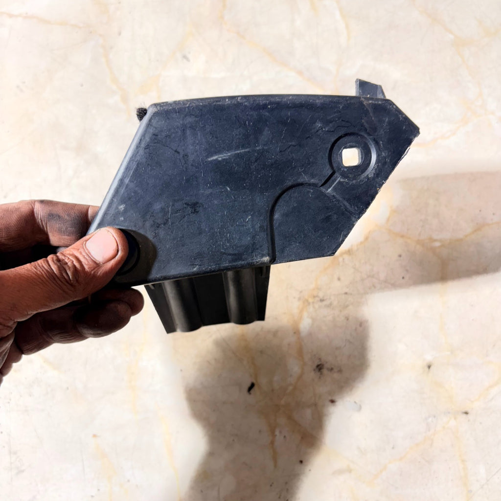Audi TT 8N Mk1 Rear NS Left Bumper Mount Guide Bracket 8N0807483A